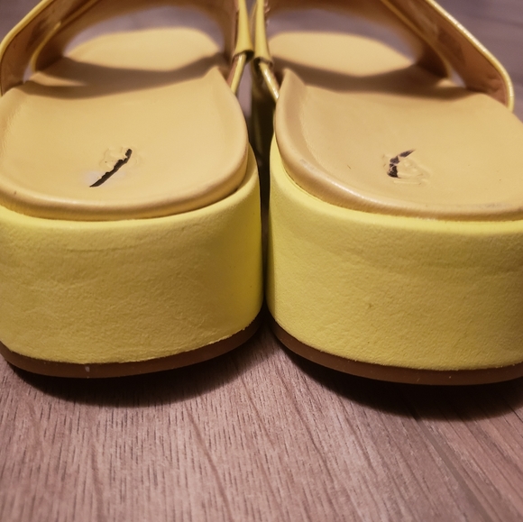 Women's UGG Emily Platform Slide Sandal - Picture 4 of 6